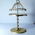 ręcznie wykonany stojak na złotą biżuterię